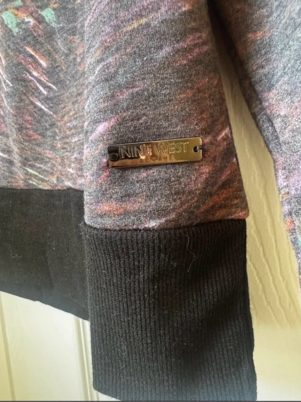 Nine West Gray Multicolor Pattern Crewneck Sweater